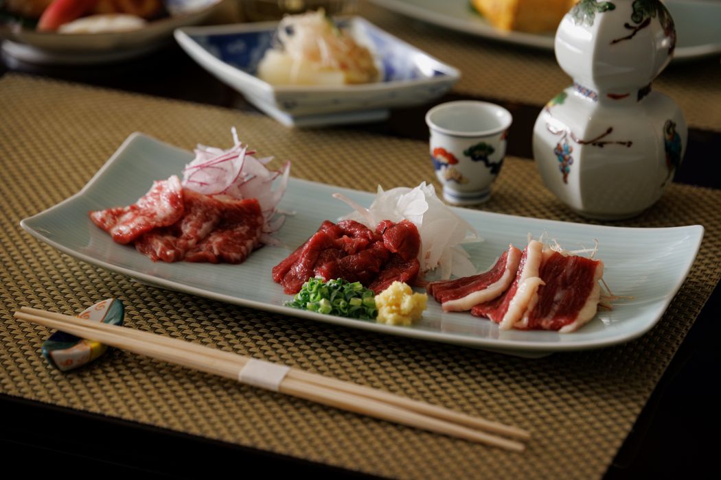 馬刺し盛り合わせ